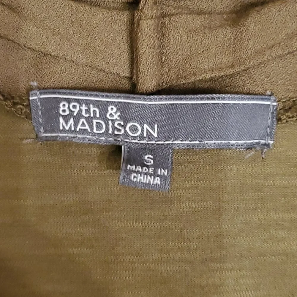 89th & Madison button front top - Picture 4 of 7